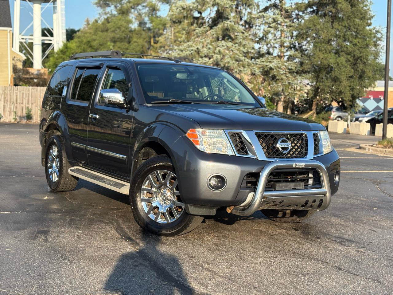 Used 2010 Nissan Pathfinder LE w/ Navigation Pkg AWD/4WD image 12