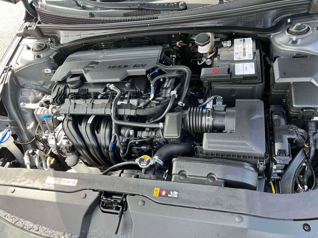 Used 2025 Hyundai Elantra Sport image 34