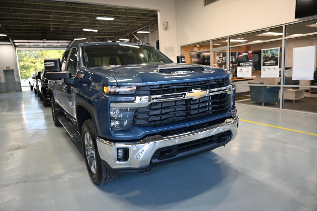 New 2026 Chevrolet Silverado 2500 LT w/ All Star Edition AWD/4WD image 3