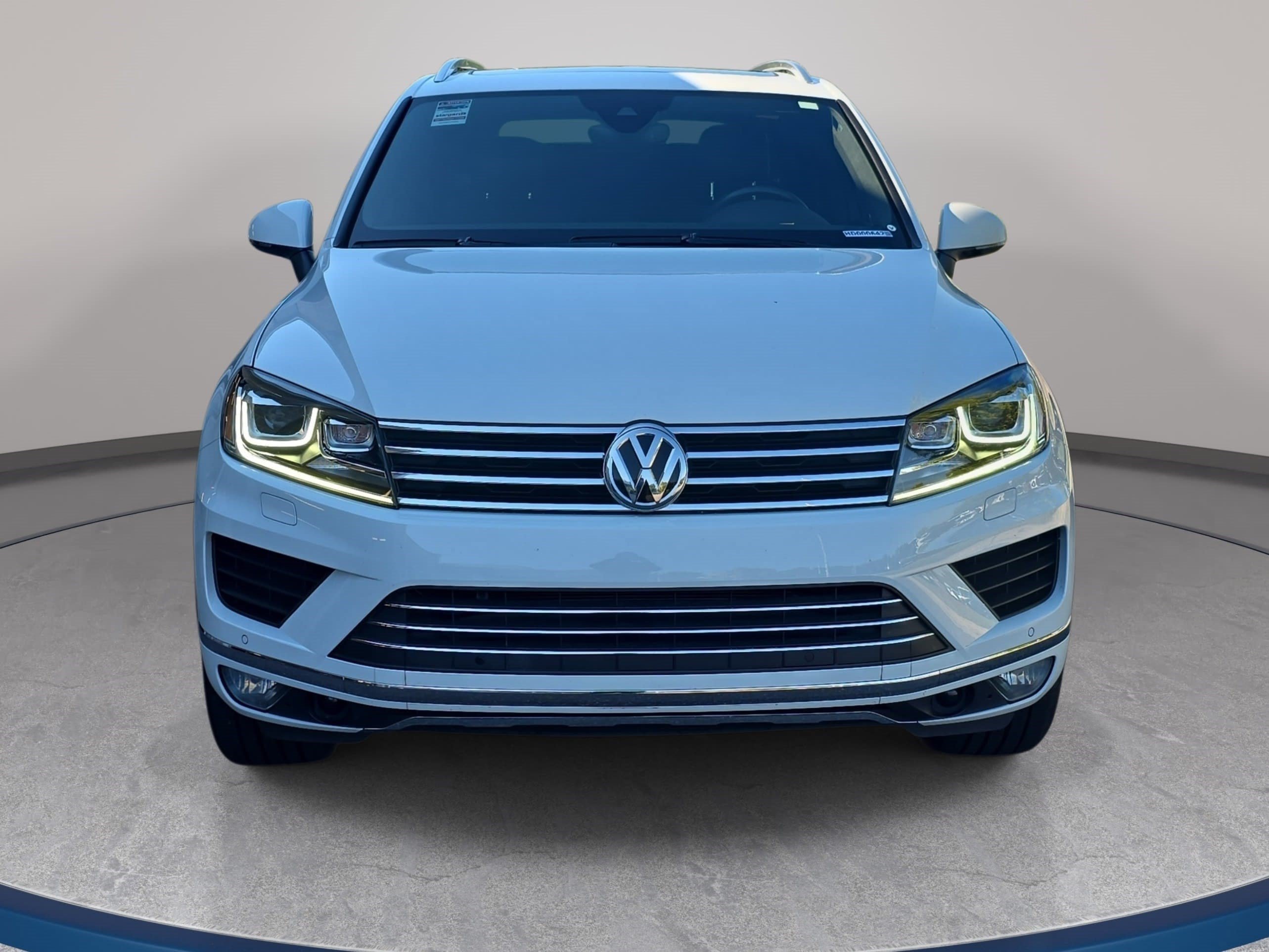Used 2017 Volkswagen Touareg Wolfsburg Edition AWD/4WD image 2