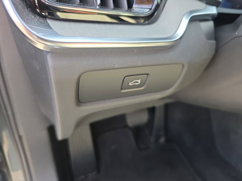 Certified 2026 Volvo V60 B5 Cross Country Ultra w/ Protection Package Premier AWD/4WD image 24
