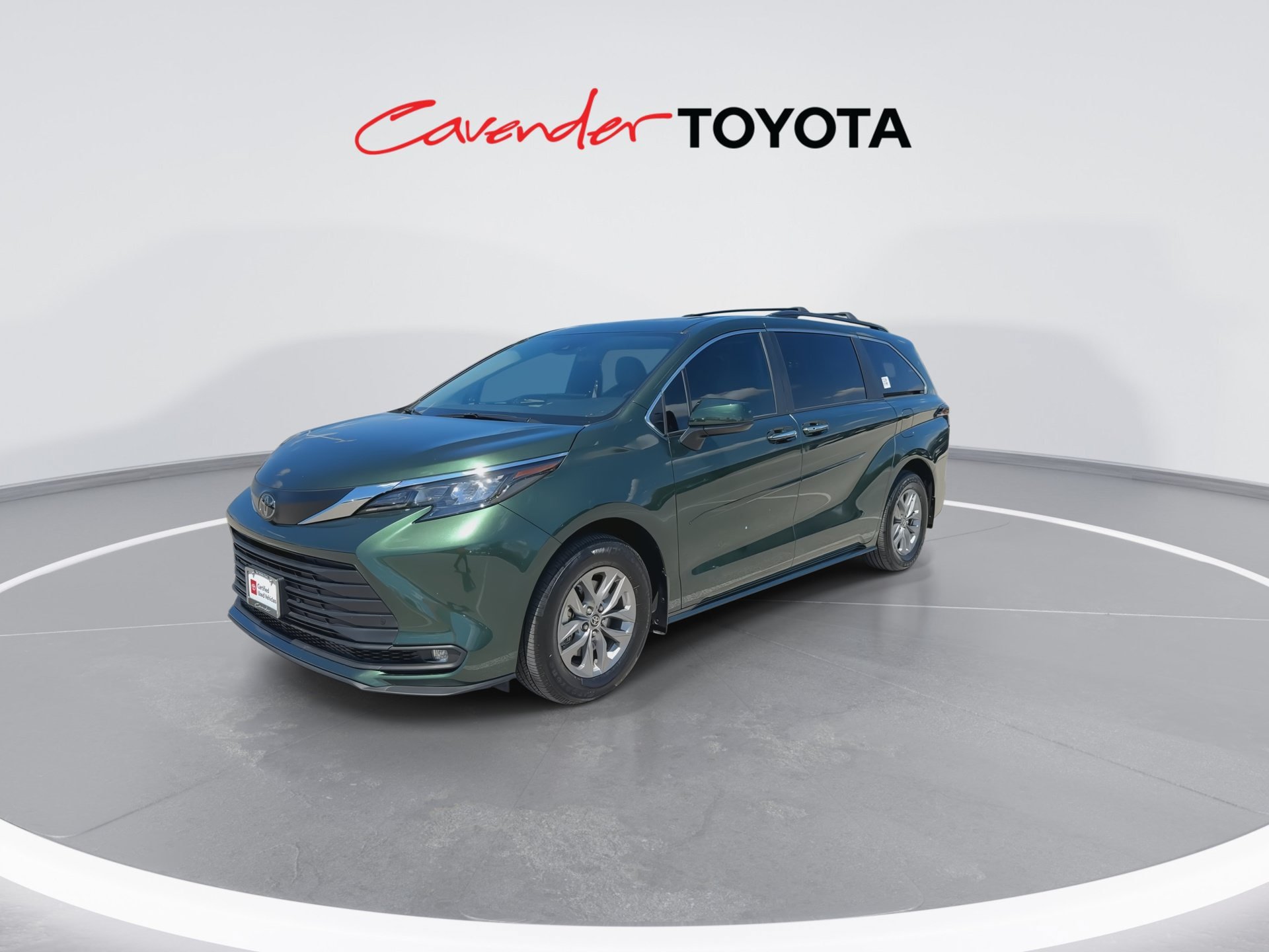 Used 2026 Toyota Sienna XLE FWD image 4