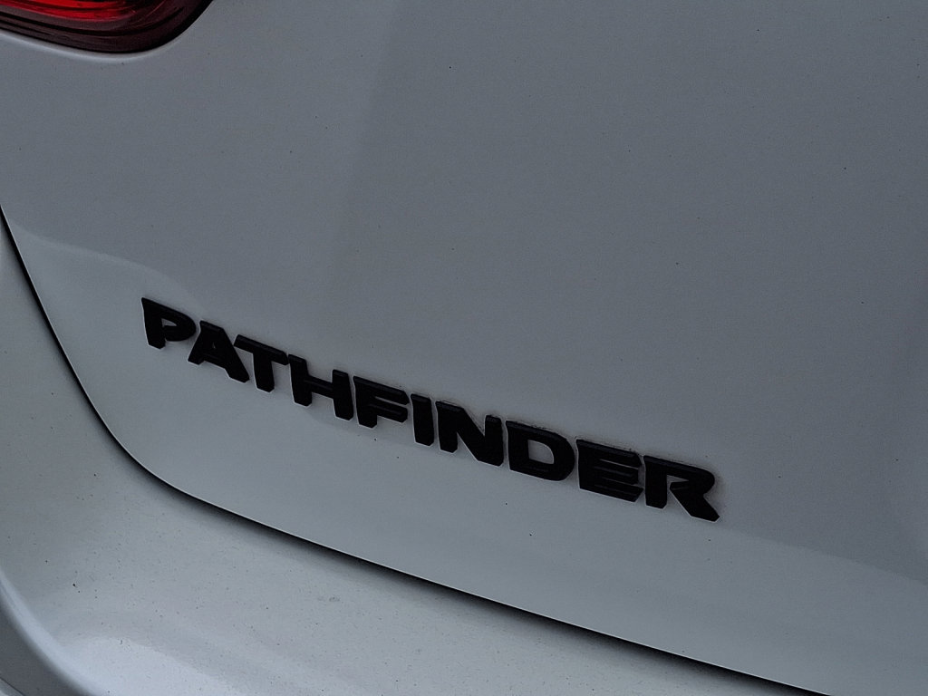 Used 2020 Nissan Pathfinder SL image 16