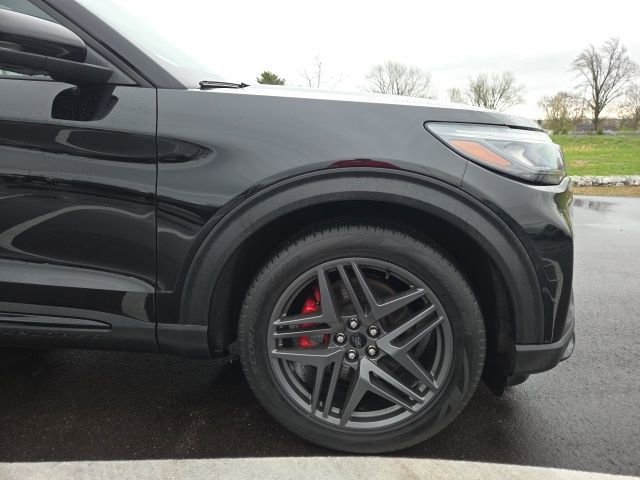 Used 2025 Ford Explorer ST w/ Sun And Sound Package AWD/4WD image 4