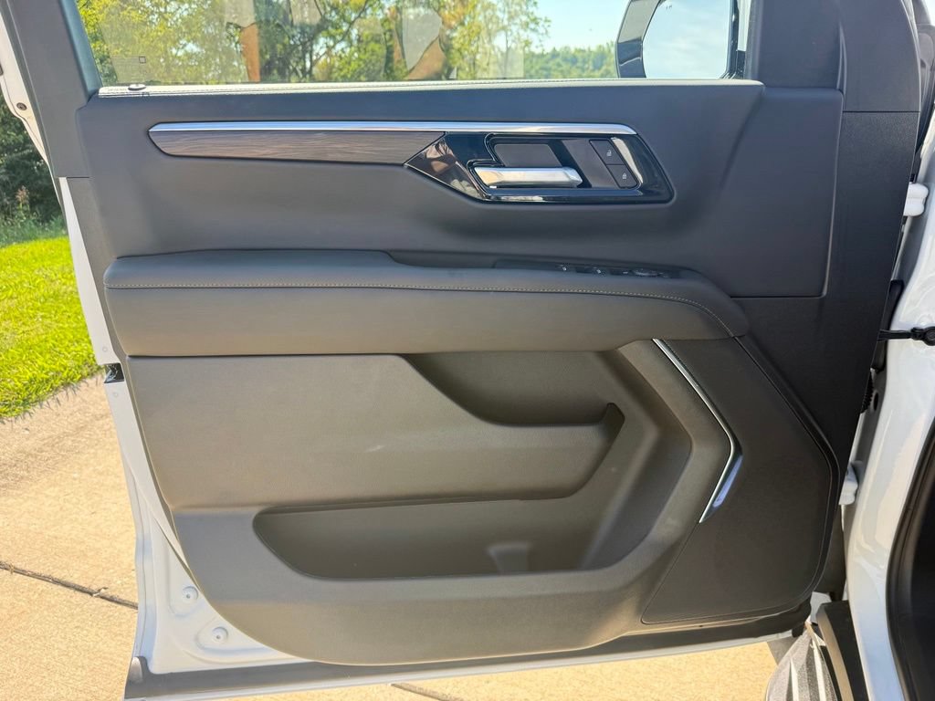 Used 2026 Chevrolet Suburban LS AWD/4WD image 28
