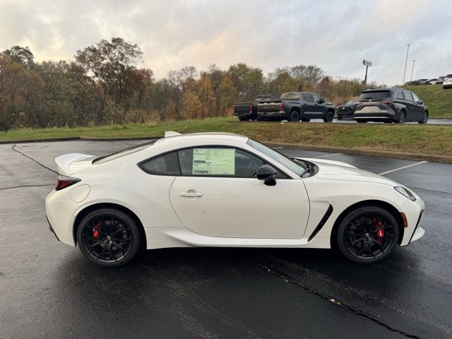 New 2025 Toyota GR86 Premium image 2