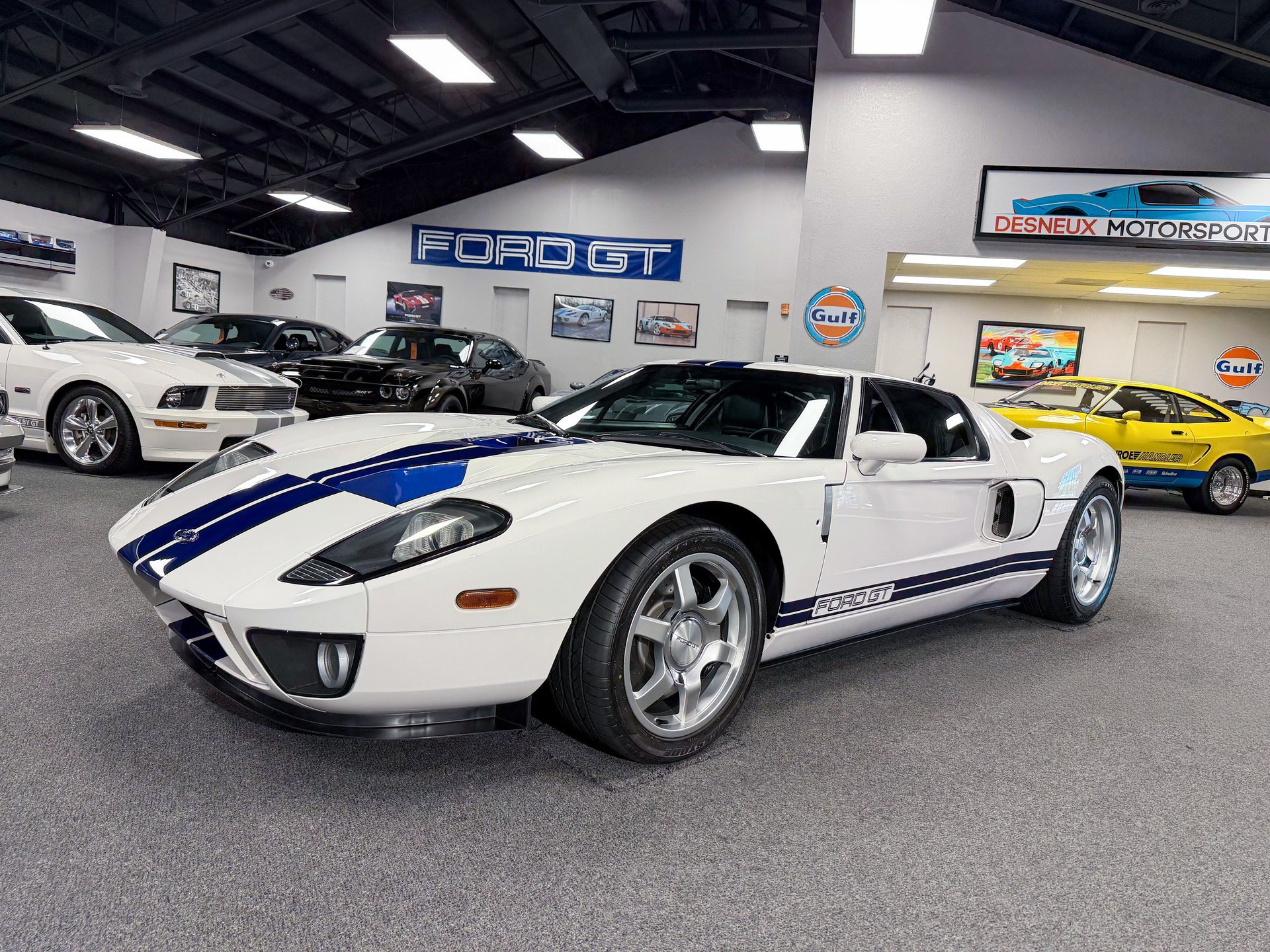 Used 2005 Ford GT RWD image 34