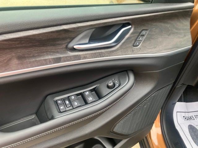 New 2026 Jeep Grand Cherokee L Limited w/ Limited Altitude Package AWD/4WD image 10
