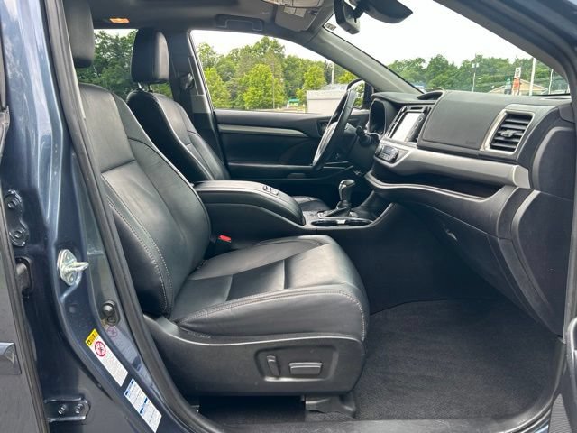 Used 2019 Toyota Highlander XLE AWD/4WD image 20