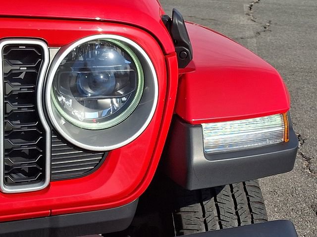 Used 2025 Jeep Wrangler Unlimited Sahara w/ Safety Group image 9