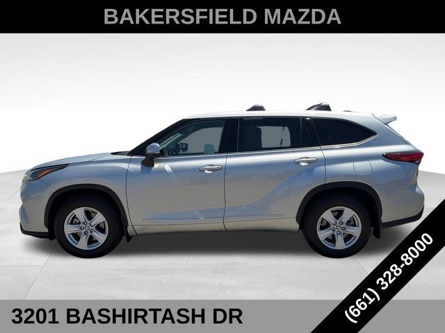 Used 2021 Toyota Highlander LE FWD image 2