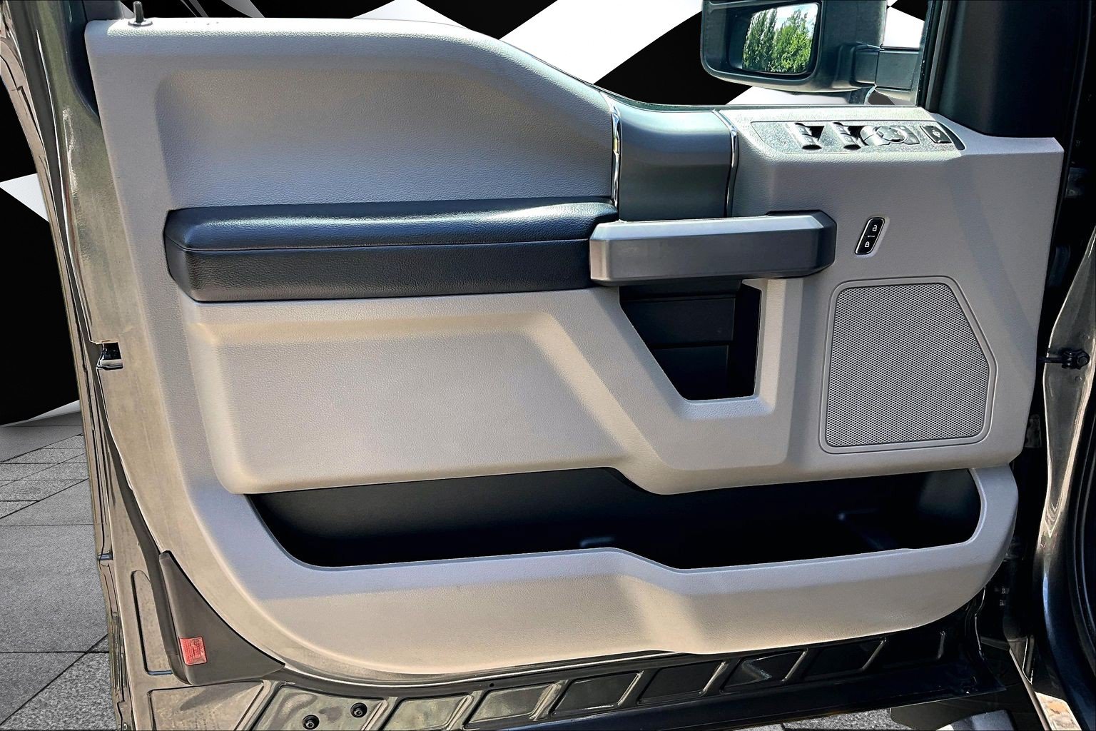 Used 2020 Ford F350 XLT w/ XLT Premium Package AWD/4WD image 18