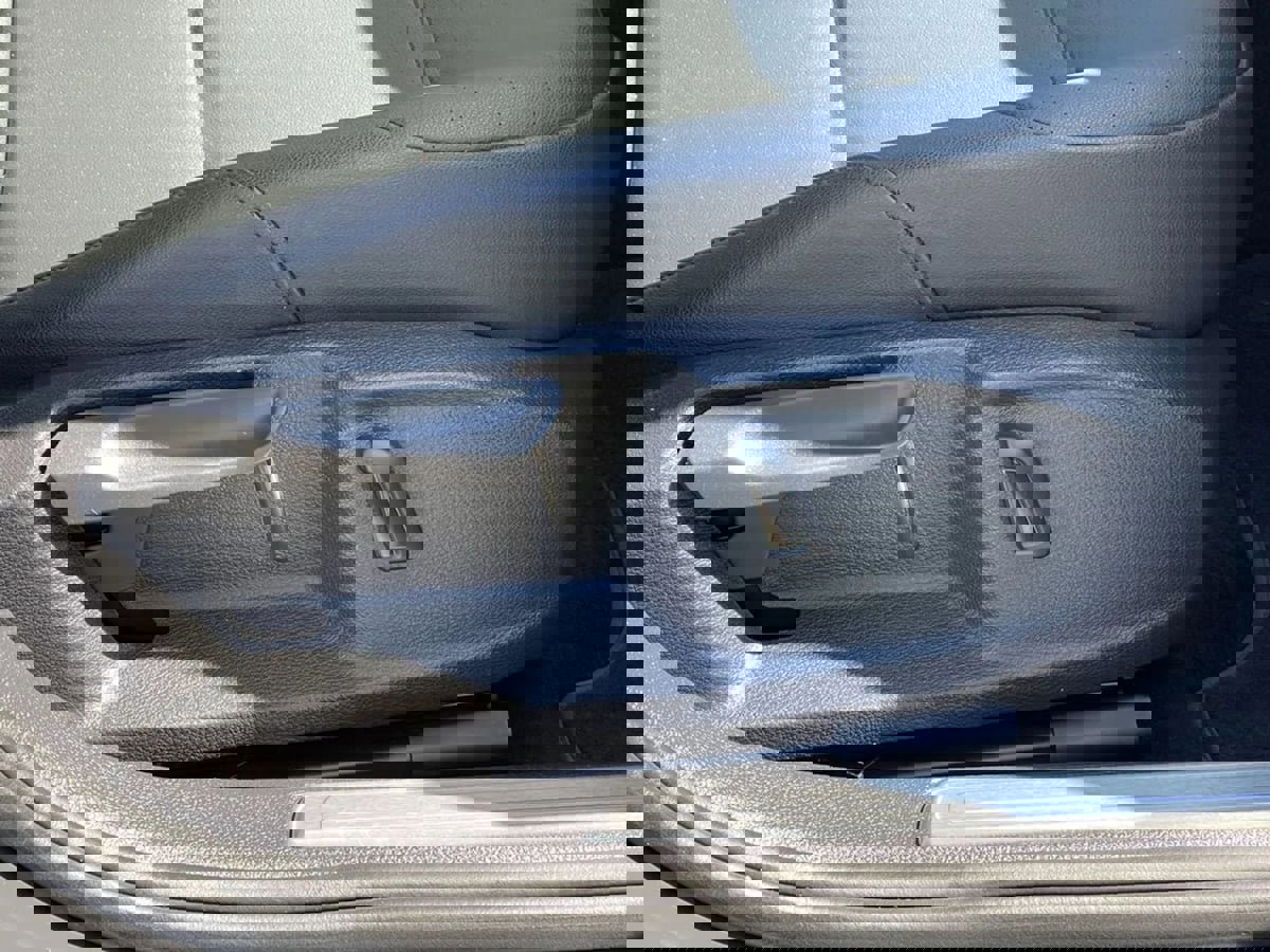 Used 2019 Volkswagen e-Golf SEL Premium image 24