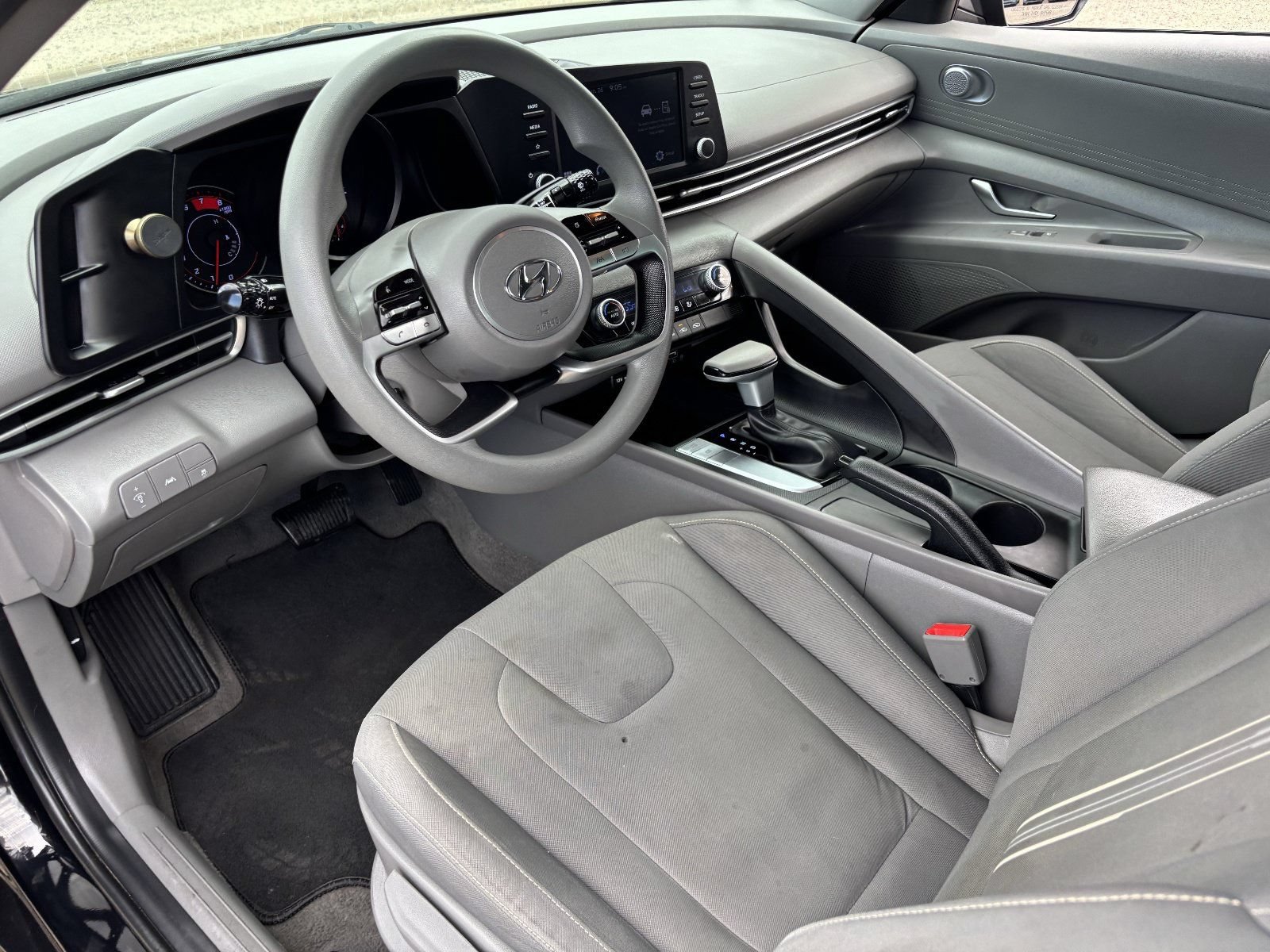 Used 2023 Hyundai Elantra SEL w/ Cargo Package FWD image 19