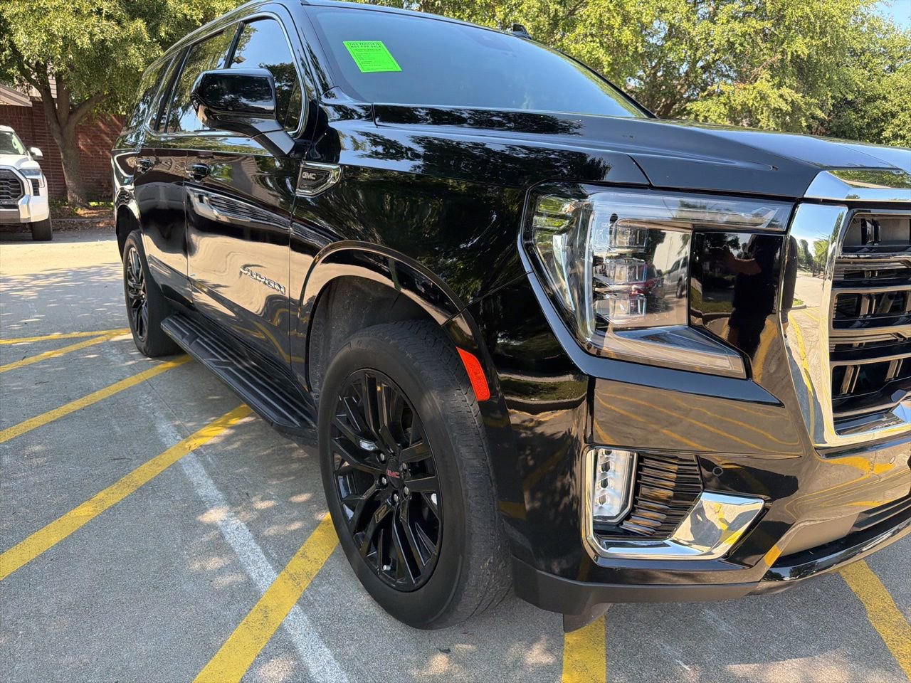 Used 2023 GMC Yukon SLE w/ Gmc Pro Safety Plus Package RWD image 3