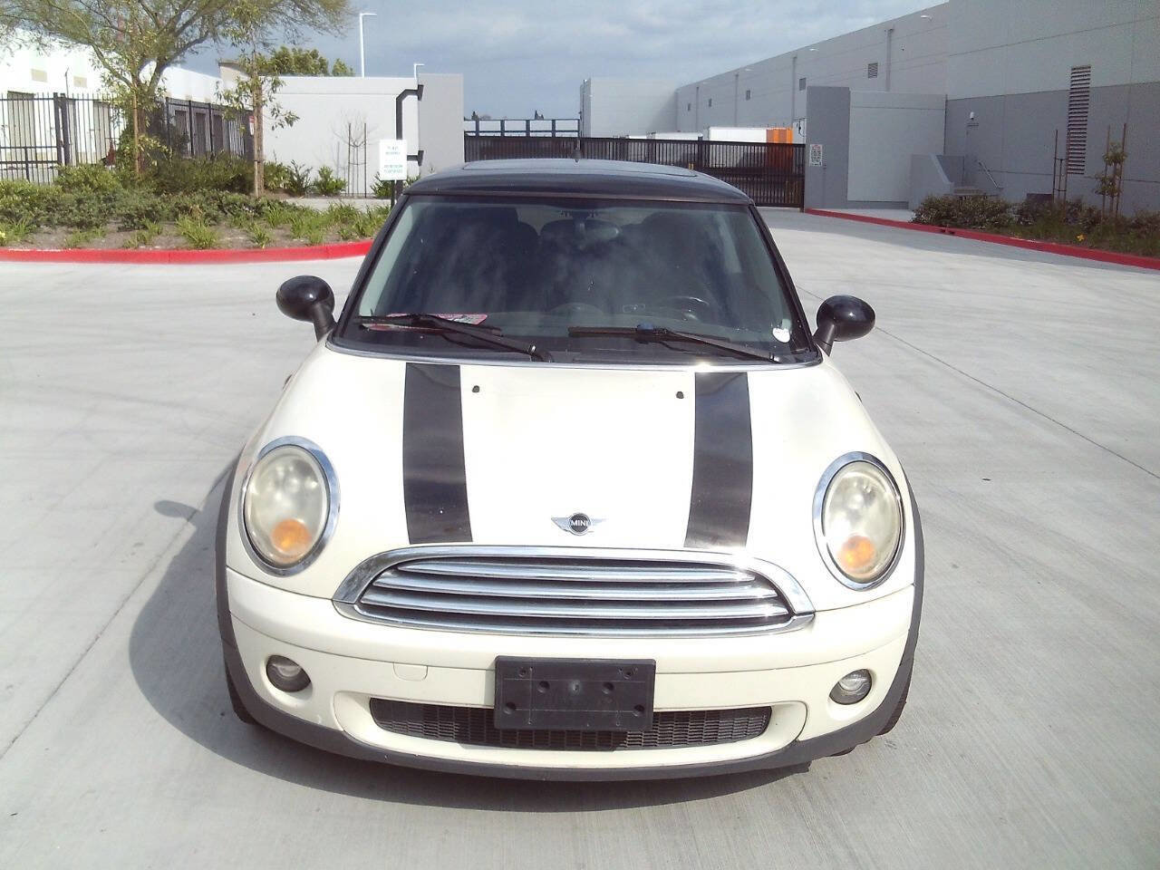 Used 2010 MINI Cooper Hardtop image 2