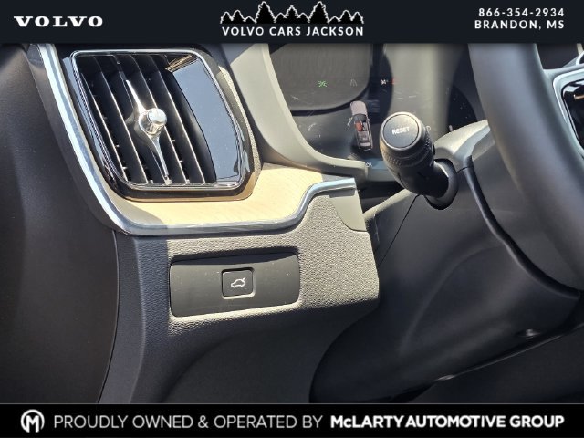 New 2026 Volvo XC60 B5 Plus w/ Protection Package Premier AWD/4WD image 17