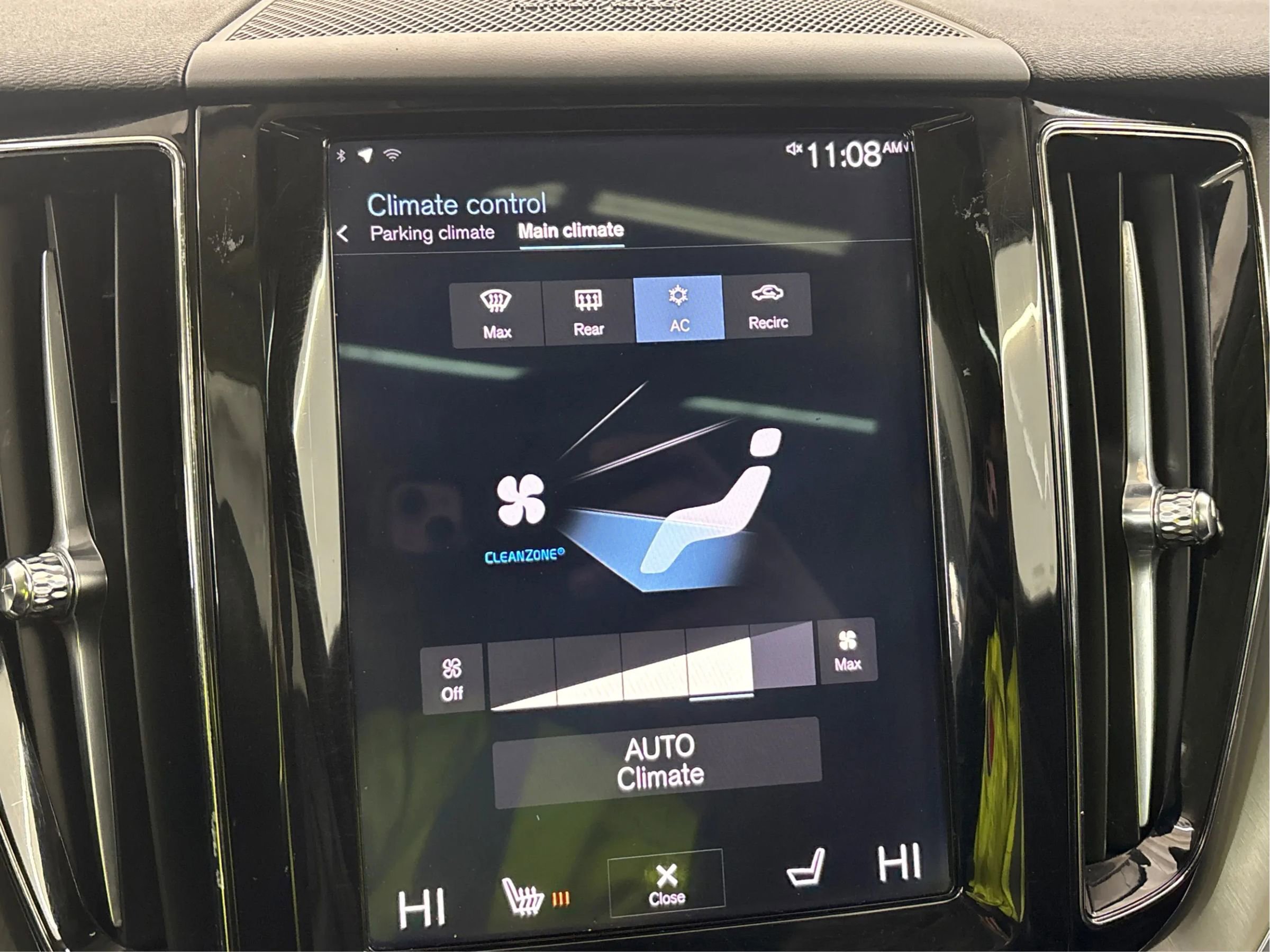 Used 2019 Volvo XC60 T5 Momentum w/ Multimedia Package image 39