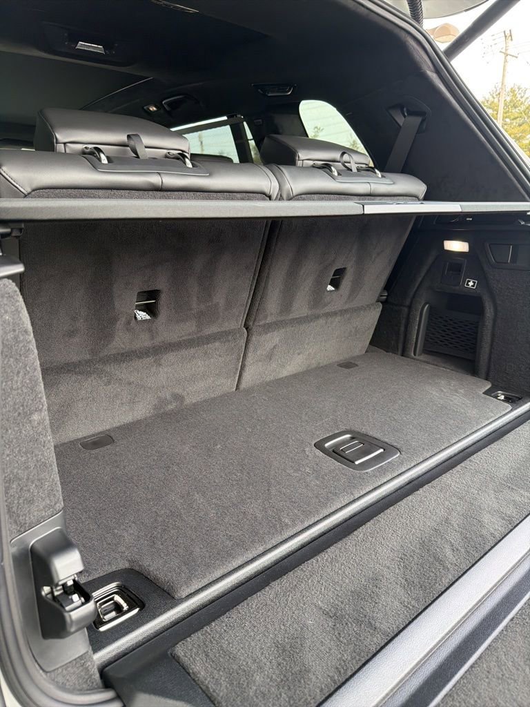 New 2026 BMW X7 M60i w/ Climate Comfort Package image 10