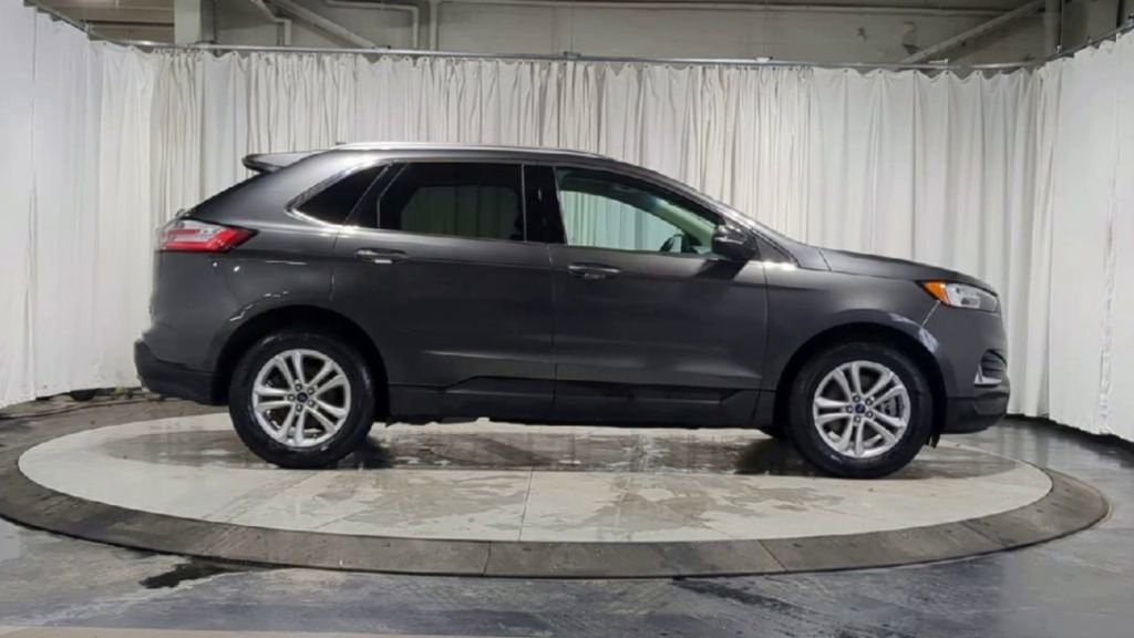 Used 2020 Ford Edge SEL image 11