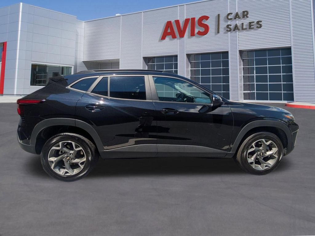 Used 2025 Chevrolet Trax LT w/ LT Convenience Package FWD image 5