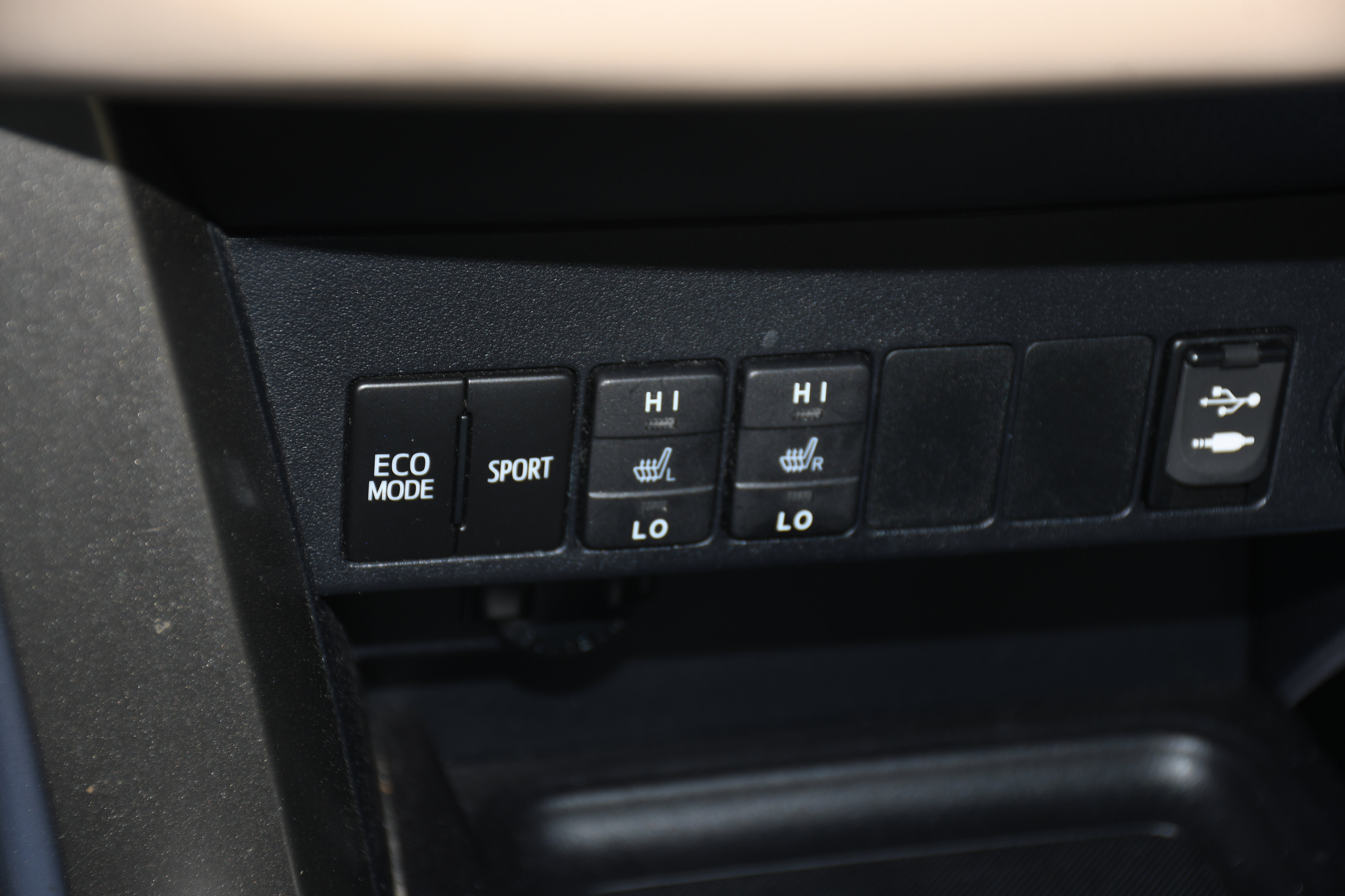 Used 2015 Toyota RAV4 Limited w/ Technology Package image 16