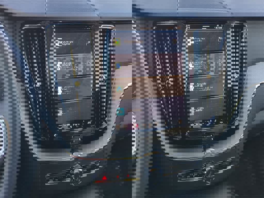 Used 2025 Volvo XC60 B5 Plus image 26