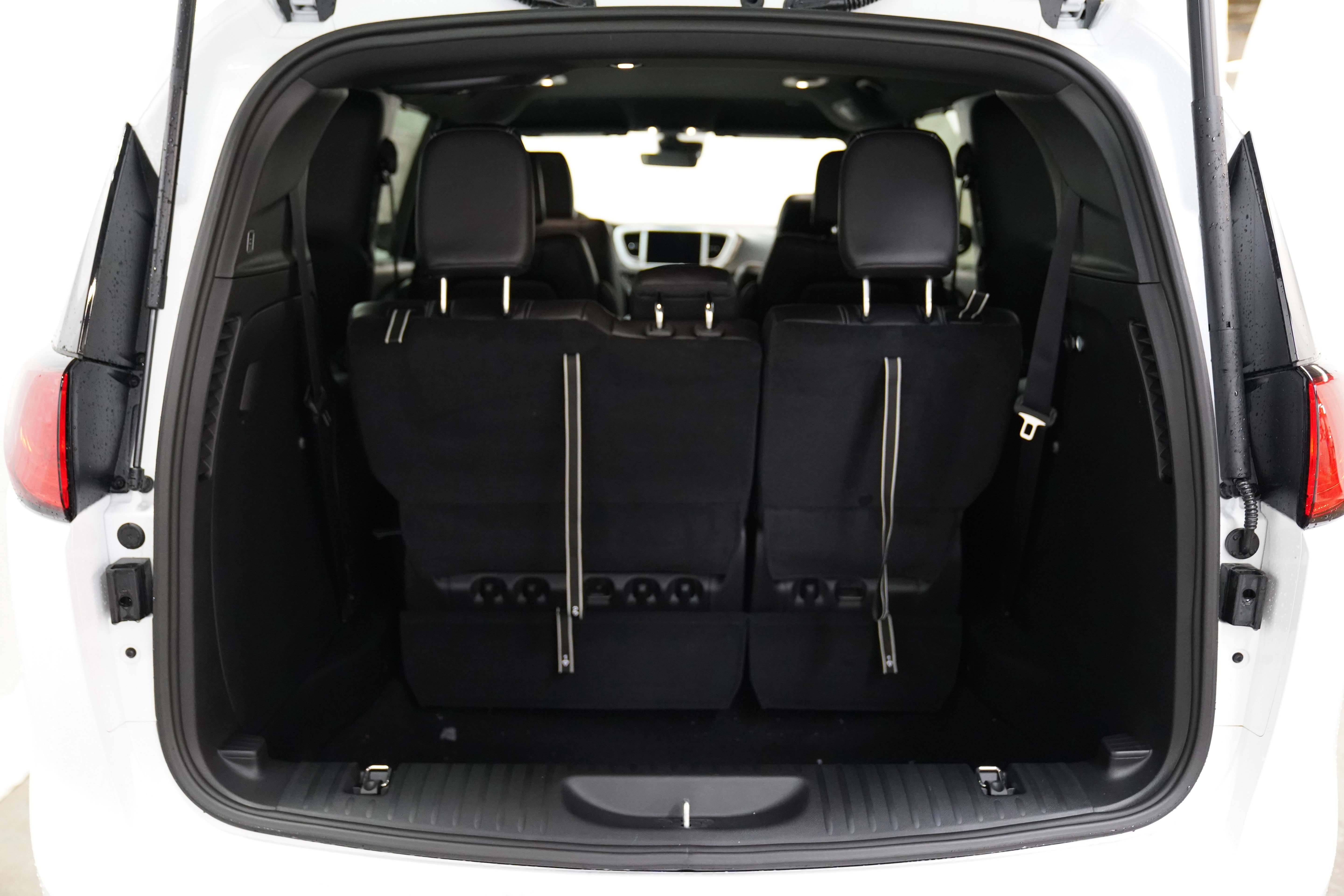 New 2026 Chrysler Voyager LX image 9