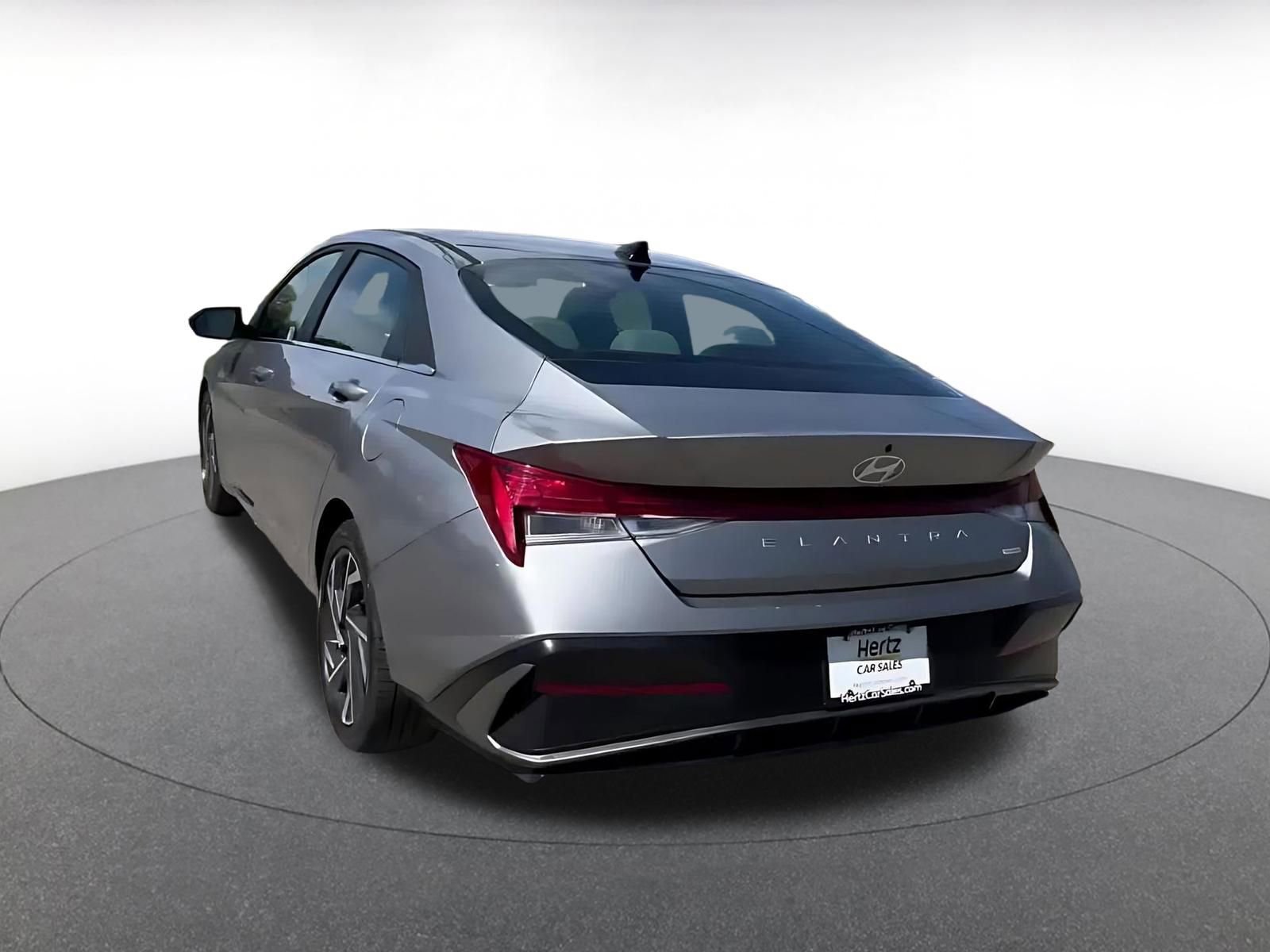 Used 2025 Hyundai Elantra Limited image 11