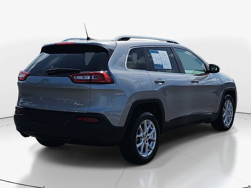 Used 2018 Jeep Cherokee Latitude Plus w/ Comfort/Convenience Group FWD image 6