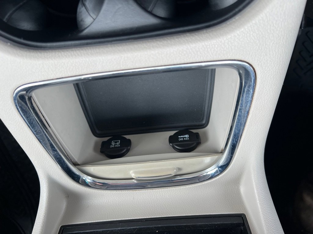 Used 2016 Dodge Grand Caravan SXT w/ UConnect Hands-Free Group image 32
