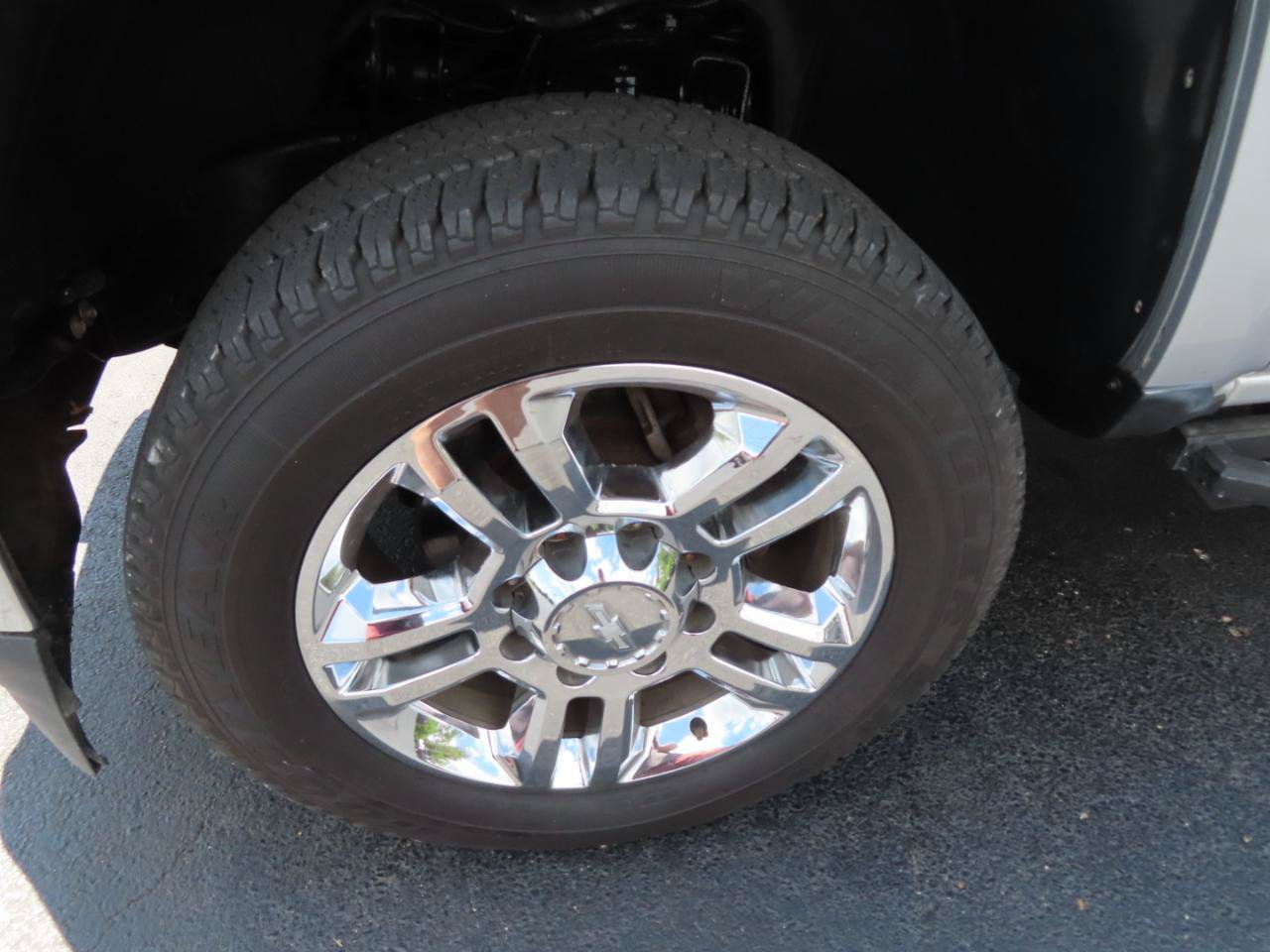 Used 2015 Chevrolet Silverado 2500 LT AWD/4WD image 11