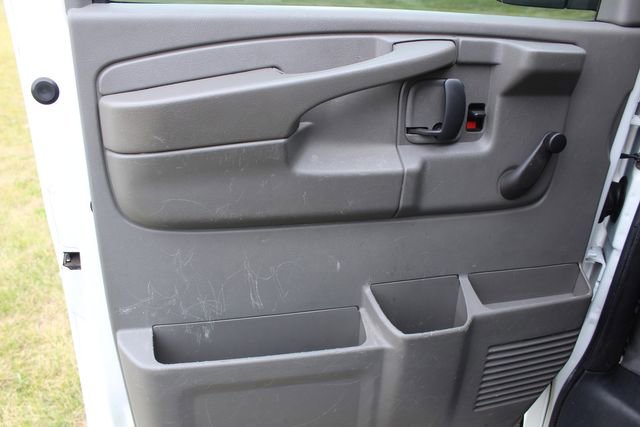 Used 2009 Chevrolet Express 2500 image 25
