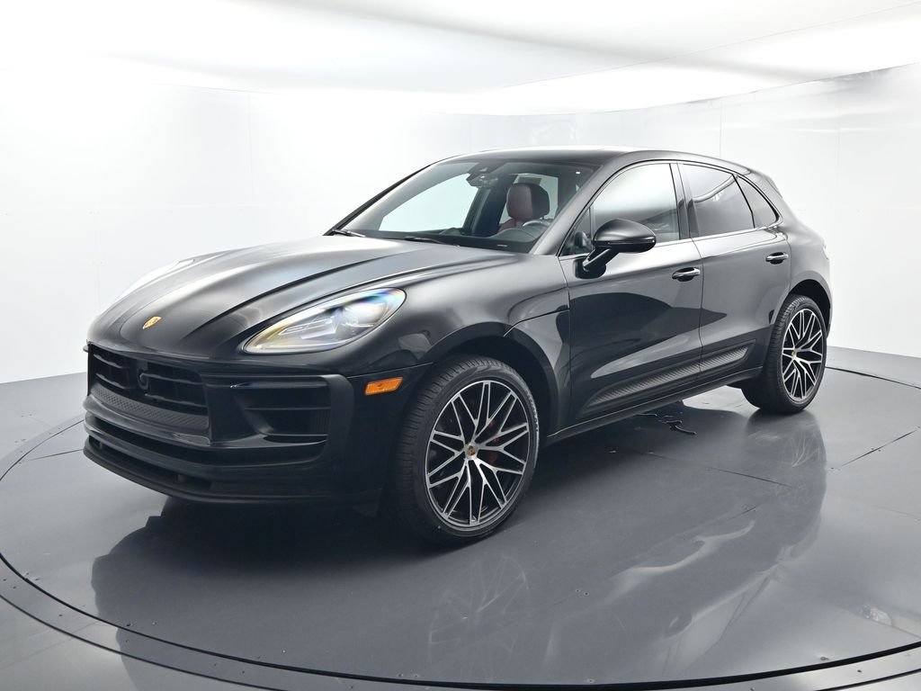 Certified 2023 Porsche Macan S AWD/4WD image 1