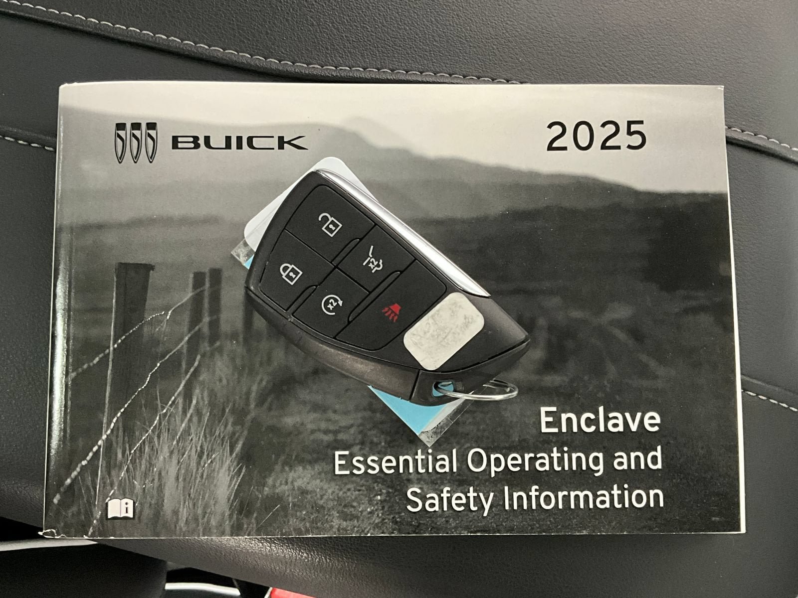 Used 2025 Buick Enclave Avenir AWD/4WD image 13