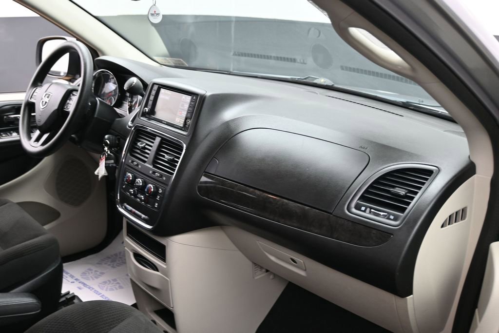 Used 2018 Dodge Grand Caravan SE w/ UConnect Hands-Free Group FWD image 36