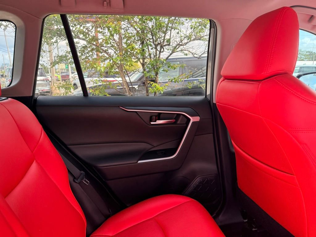 Used 2021 Toyota RAV4 XLE image 19