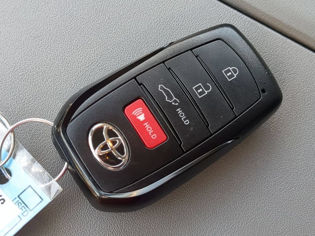 Used 2025 Toyota Highlander XLE AWD/4WD image 37