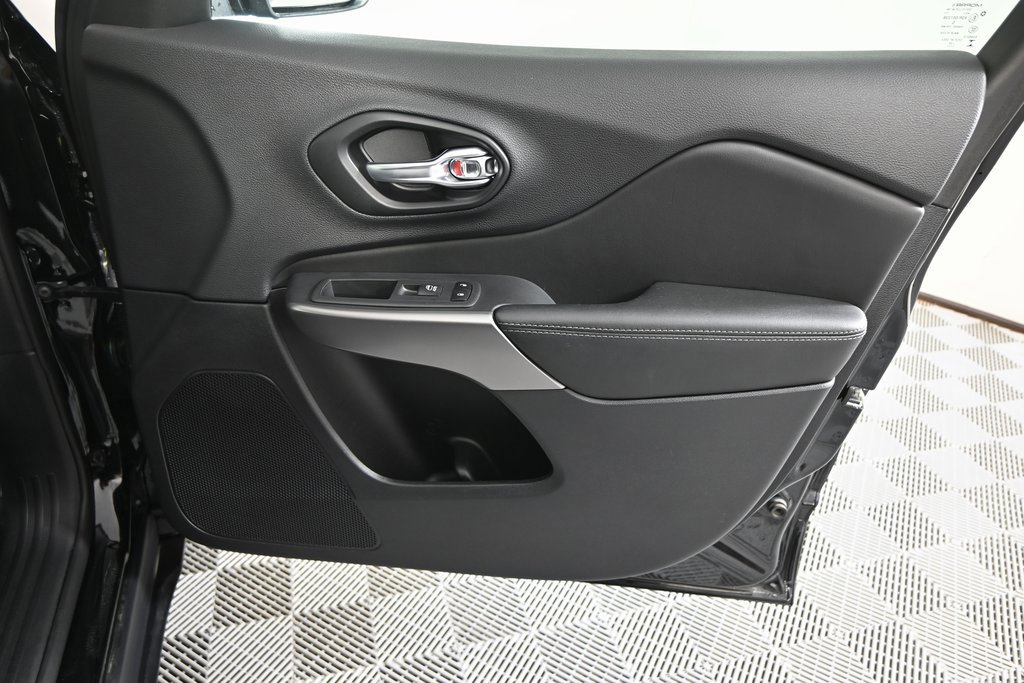 Used 2022 Jeep Cherokee Limited image 12