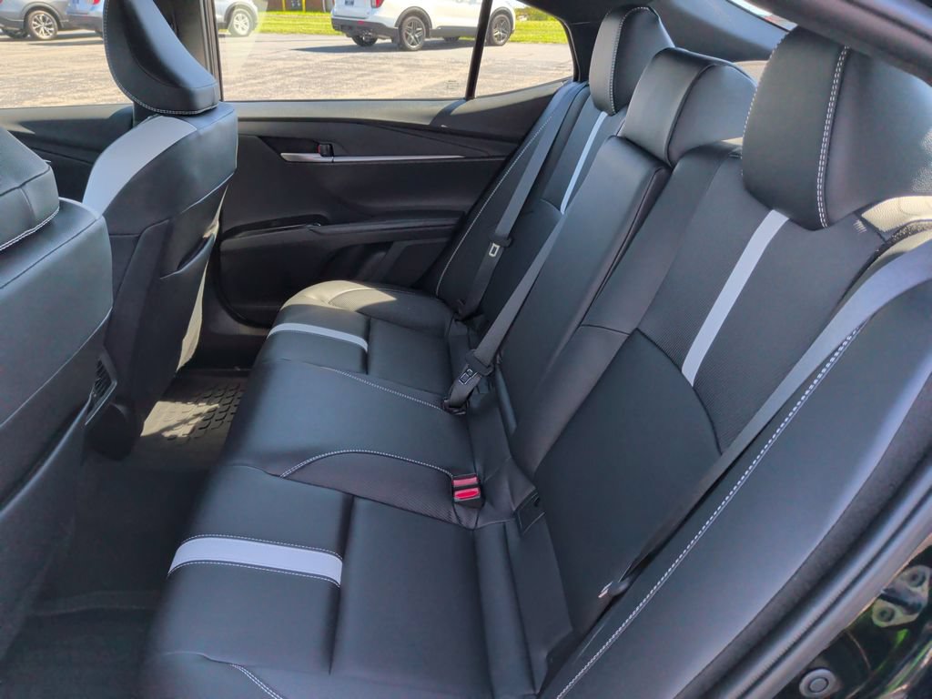 Used 2025 Toyota Camry SE w/ Convenience Package FWD image 6