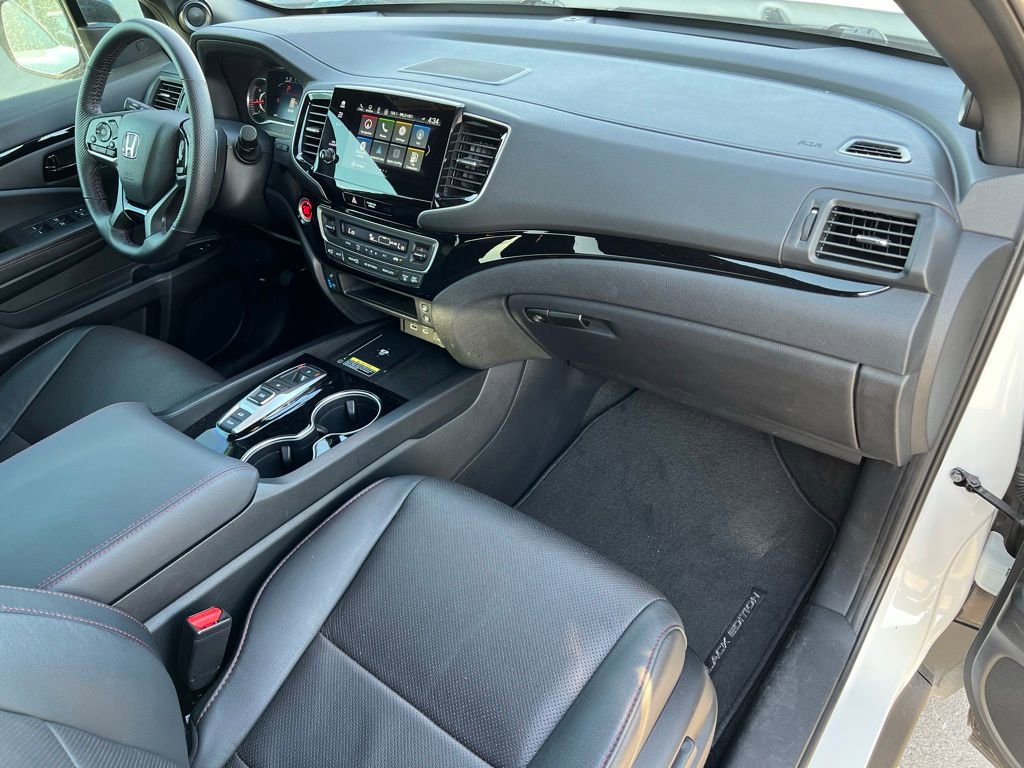 Used 2025 Honda Passport Black Edition image 18