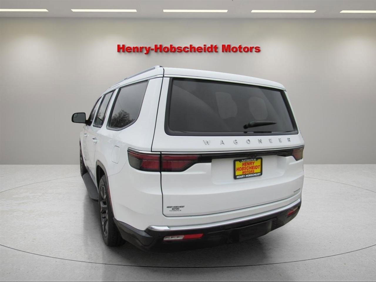 Used 2024 Jeep Wagoneer Series III AWD/4WD image 11