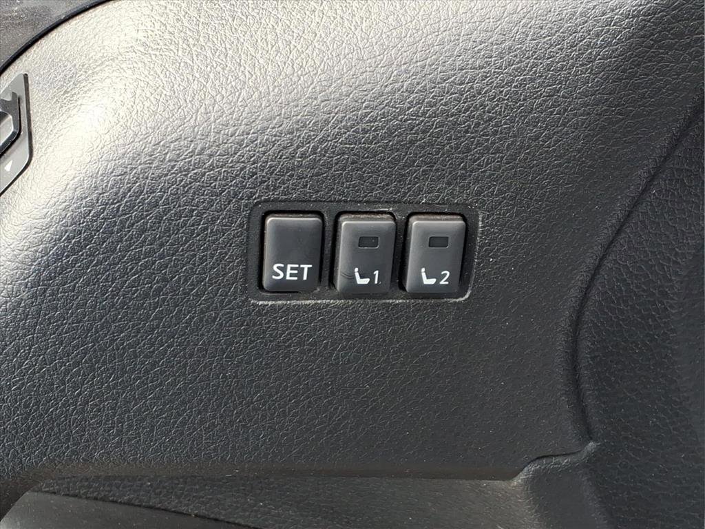 Used 2019 Nissan Rogue SV w/ Premium Package image 15