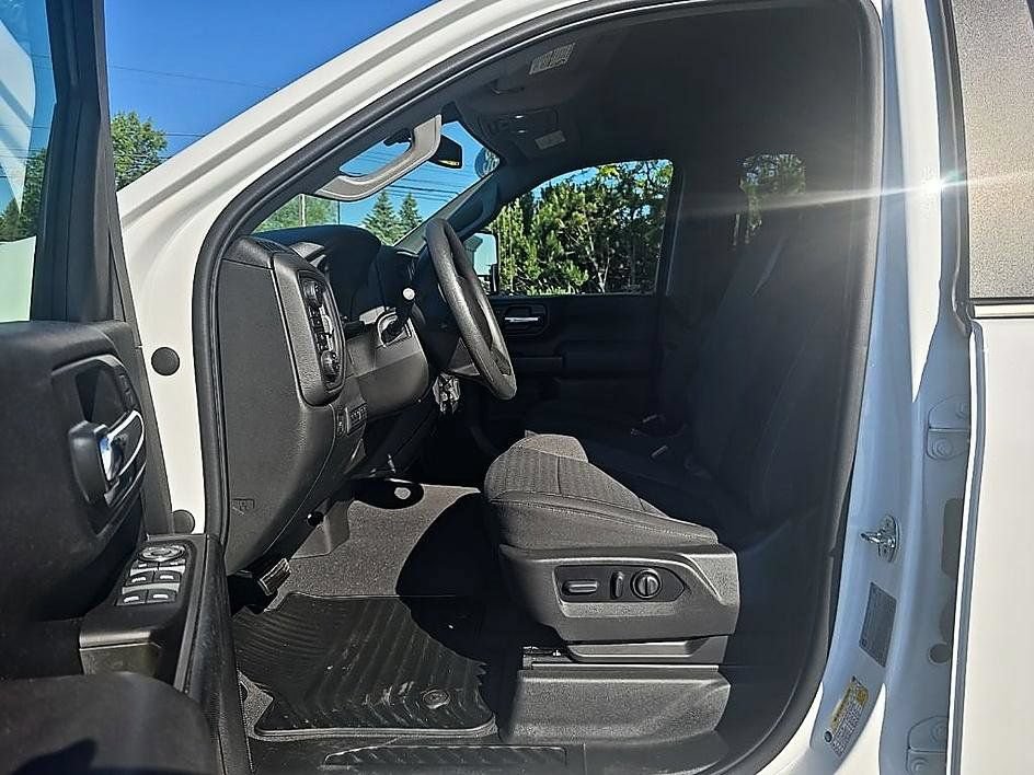 Used 2022 Chevrolet Silverado 2500 Custom w/ Custom Value Package AWD/4WD image 14