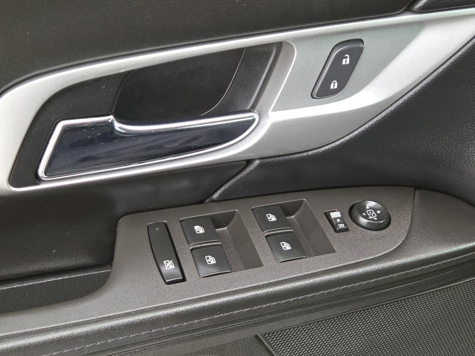 Used 2016 GMC Terrain SLE image 29