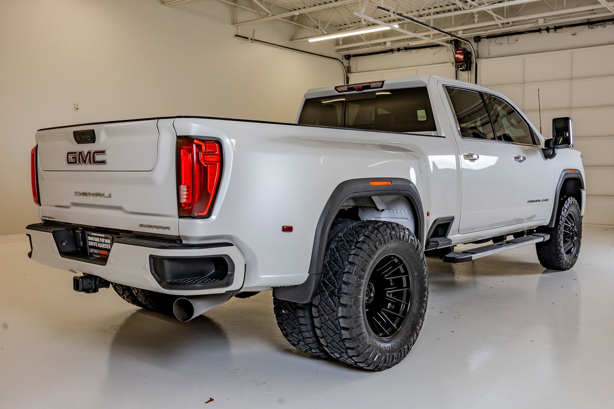 Used 2022 GMC Sierra 3500 Denali w/ Denali Ultimate Package AWD/4WD image 10