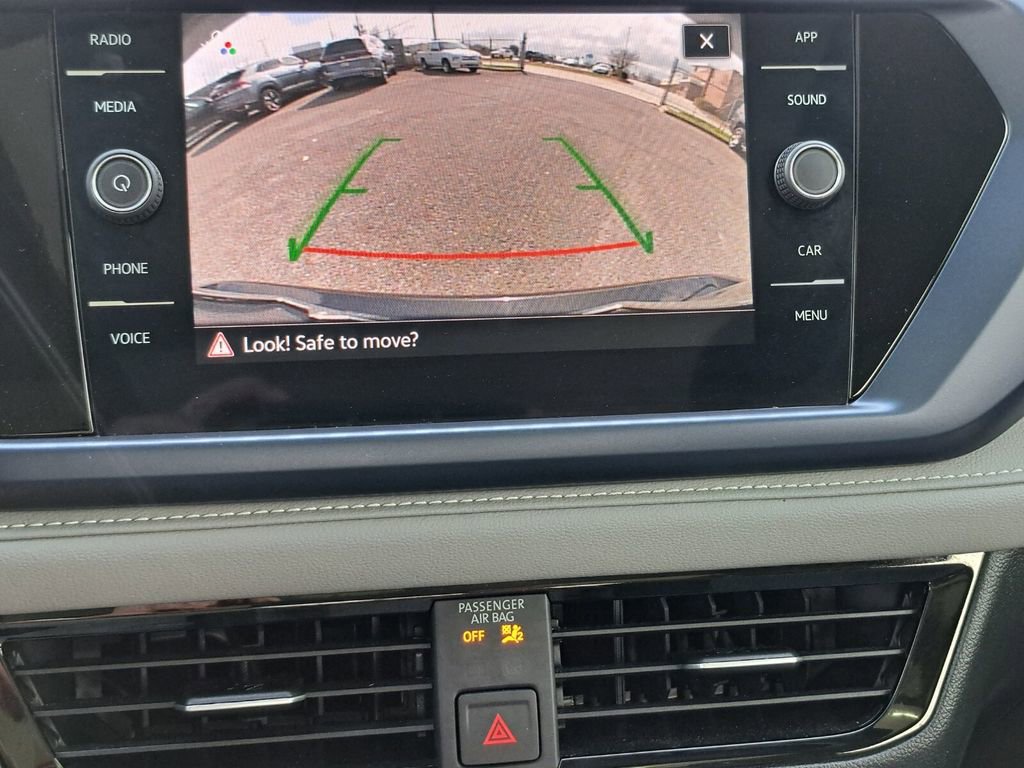 Used 2024 Volkswagen Taos SE image 12