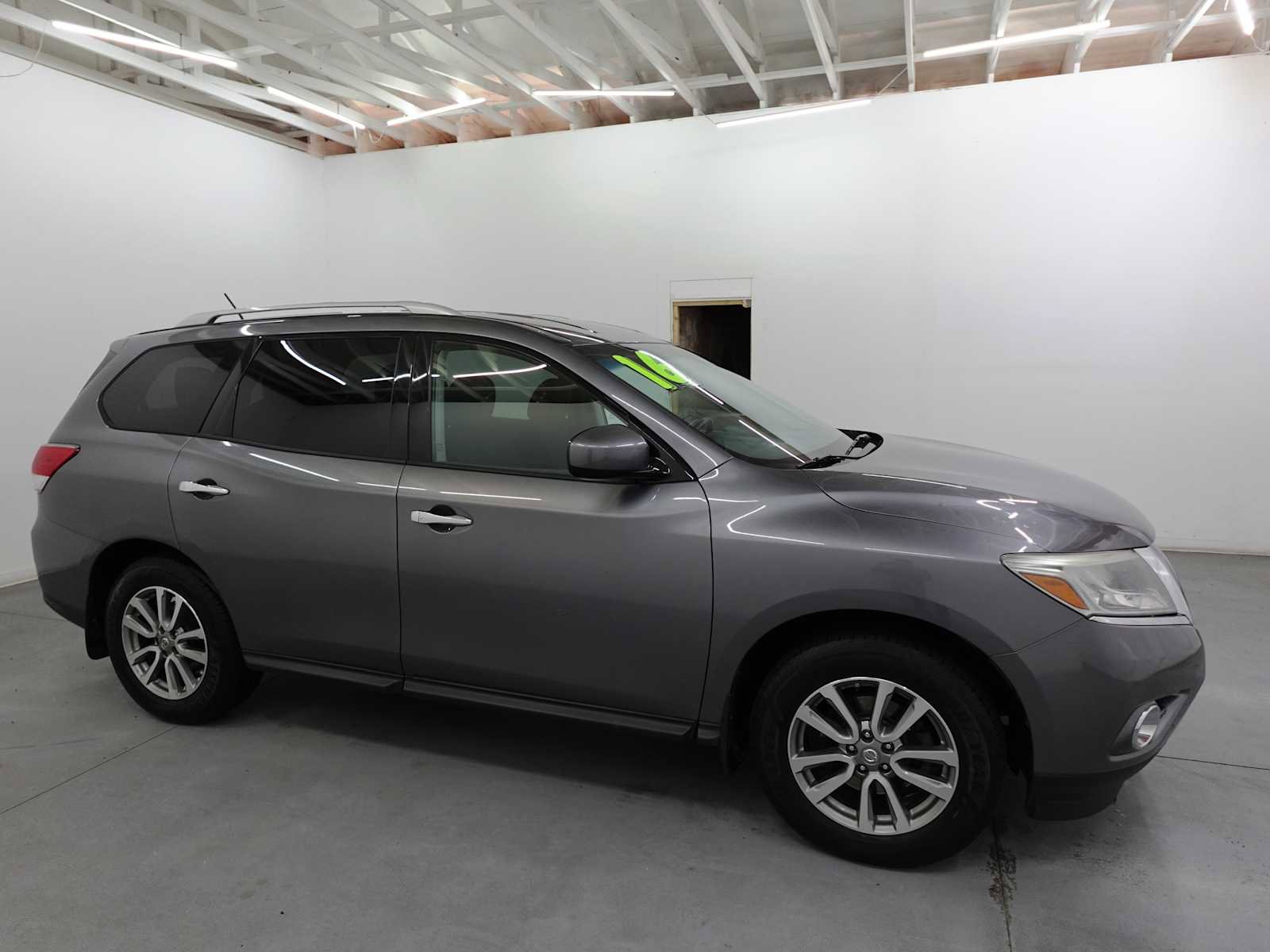 Used 2016 Nissan Pathfinder SV w/ SV Cold Weather Package AWD/4WD image 4