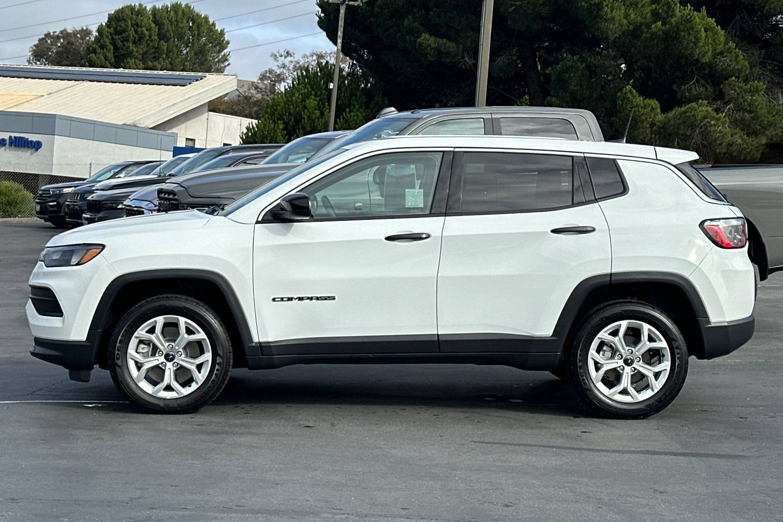 Used 2025 Jeep Compass Sport AWD/4WD image 8