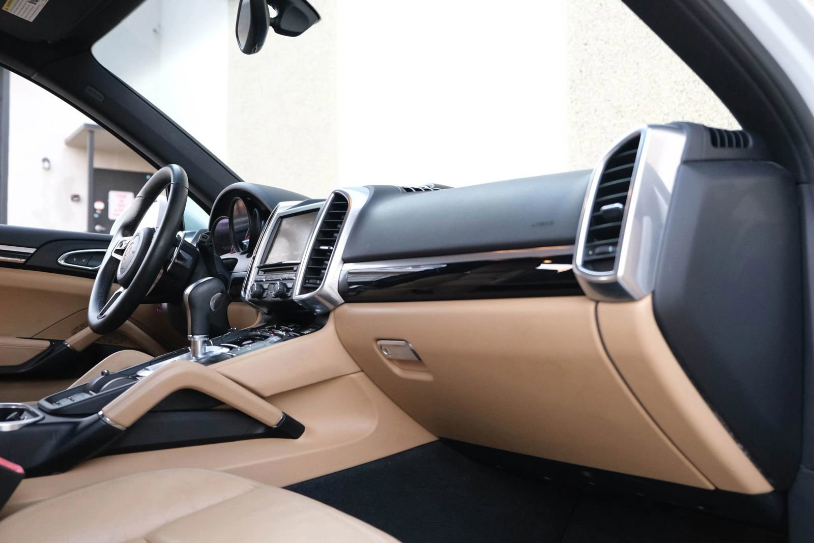 Used 2016 Porsche Cayenne Sport Utility 4D image 33